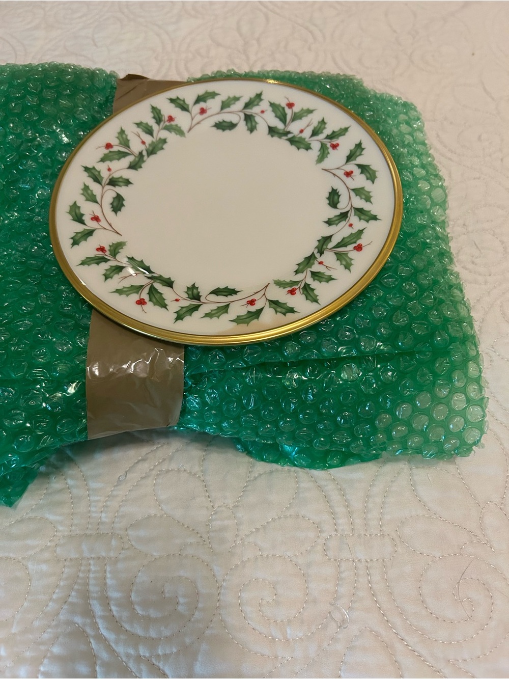 Lenox Holly Wreath Porcelain Plate Ivory  Green, Red, Gold Set Set of 10!!
